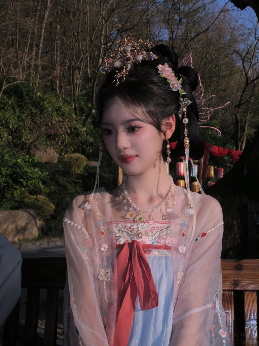 袅娜少女羞 岁月无忧愁