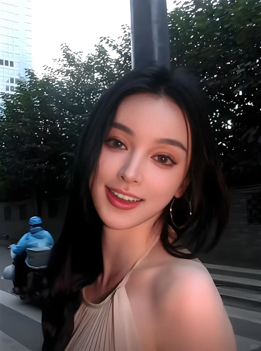 聋哑女大学生因美貌引争议，美院回应啦
