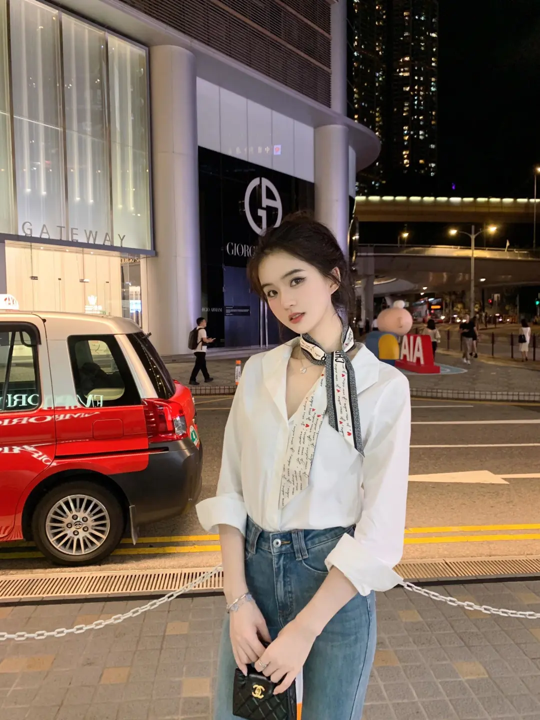 通勤穿搭方案：赵露思同款灵感白衬衫搭配