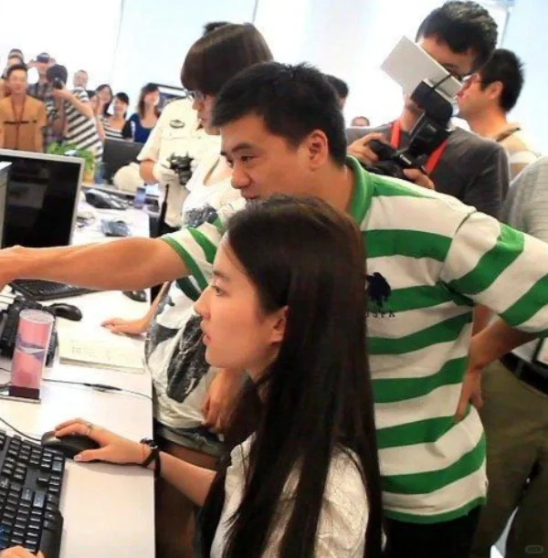 当公司来了一位很漂亮的同事
