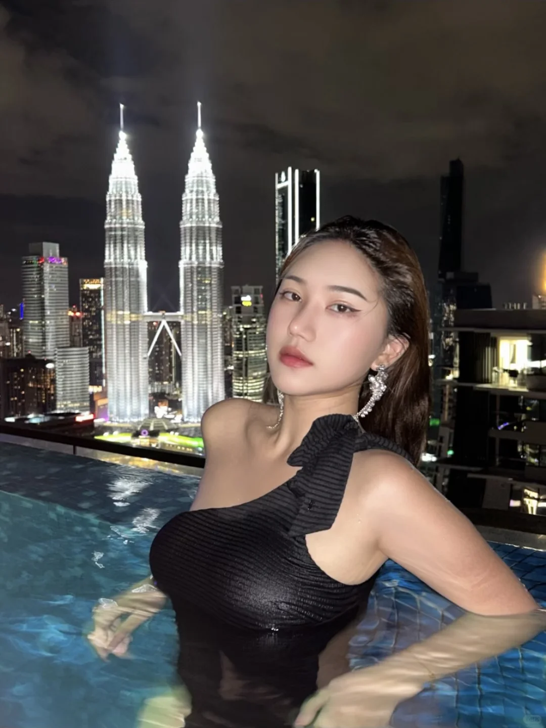 不装了，现在的脸都是李琳院长给的