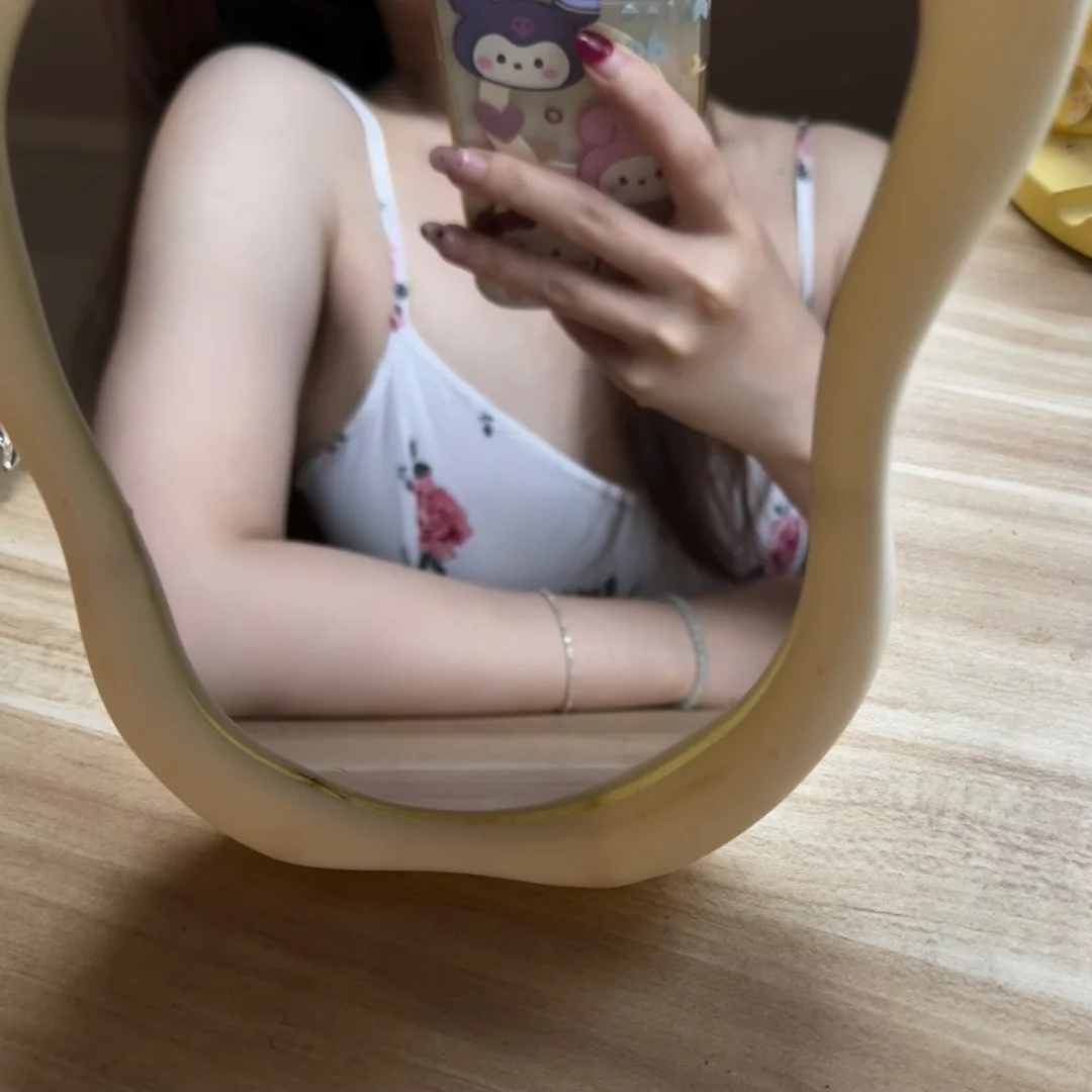 很会买裙子👗