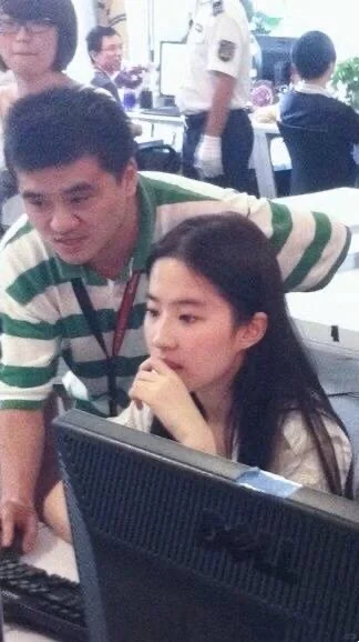 当公司来了一位很漂亮的同事