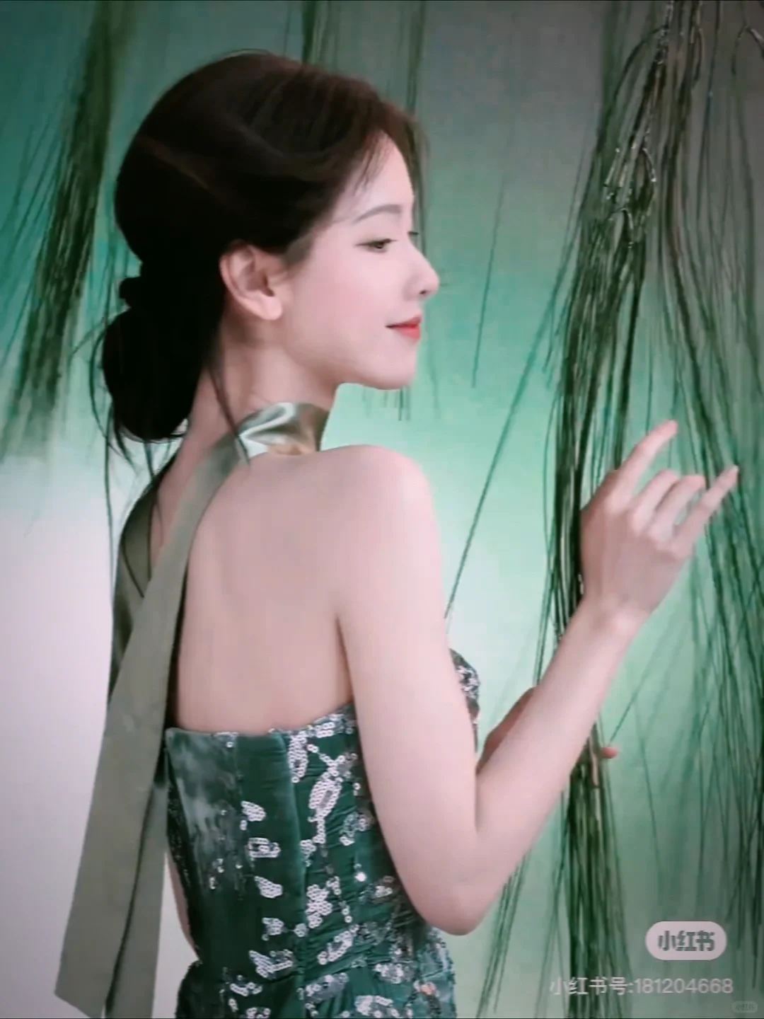 这！好魅惑的眼神好爱-陈都灵