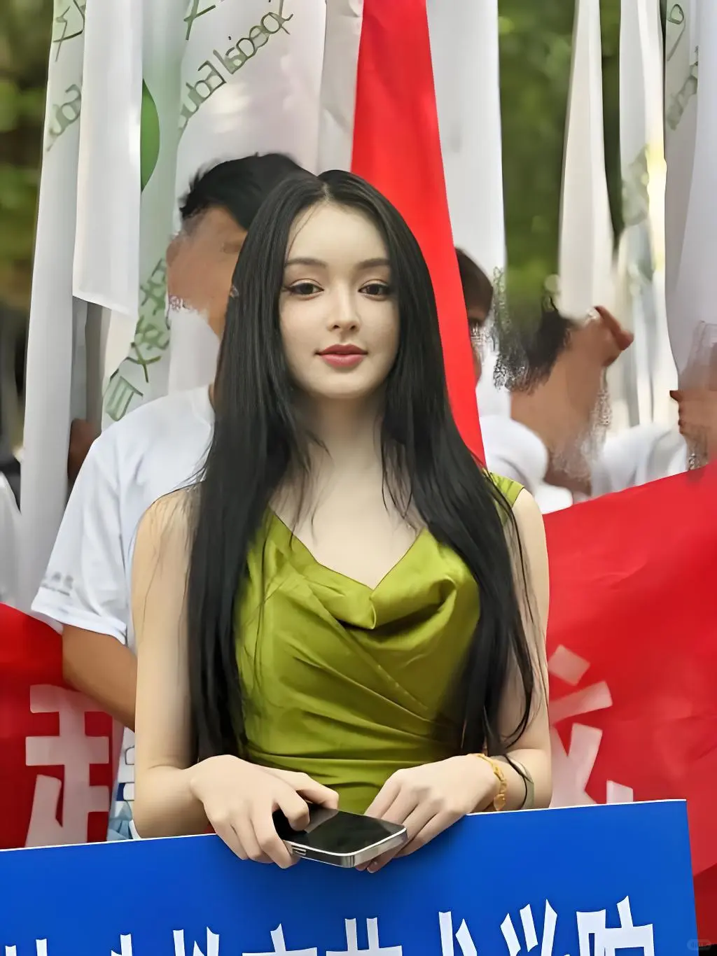 聋哑女大学生因美貌引争议，美院回应啦
