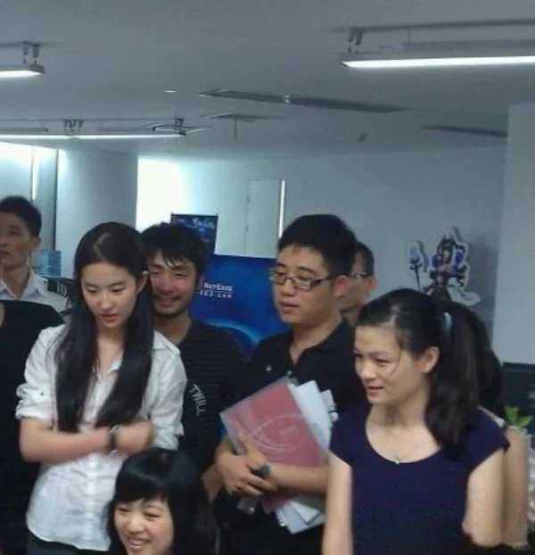 当公司来了一位很漂亮的同事