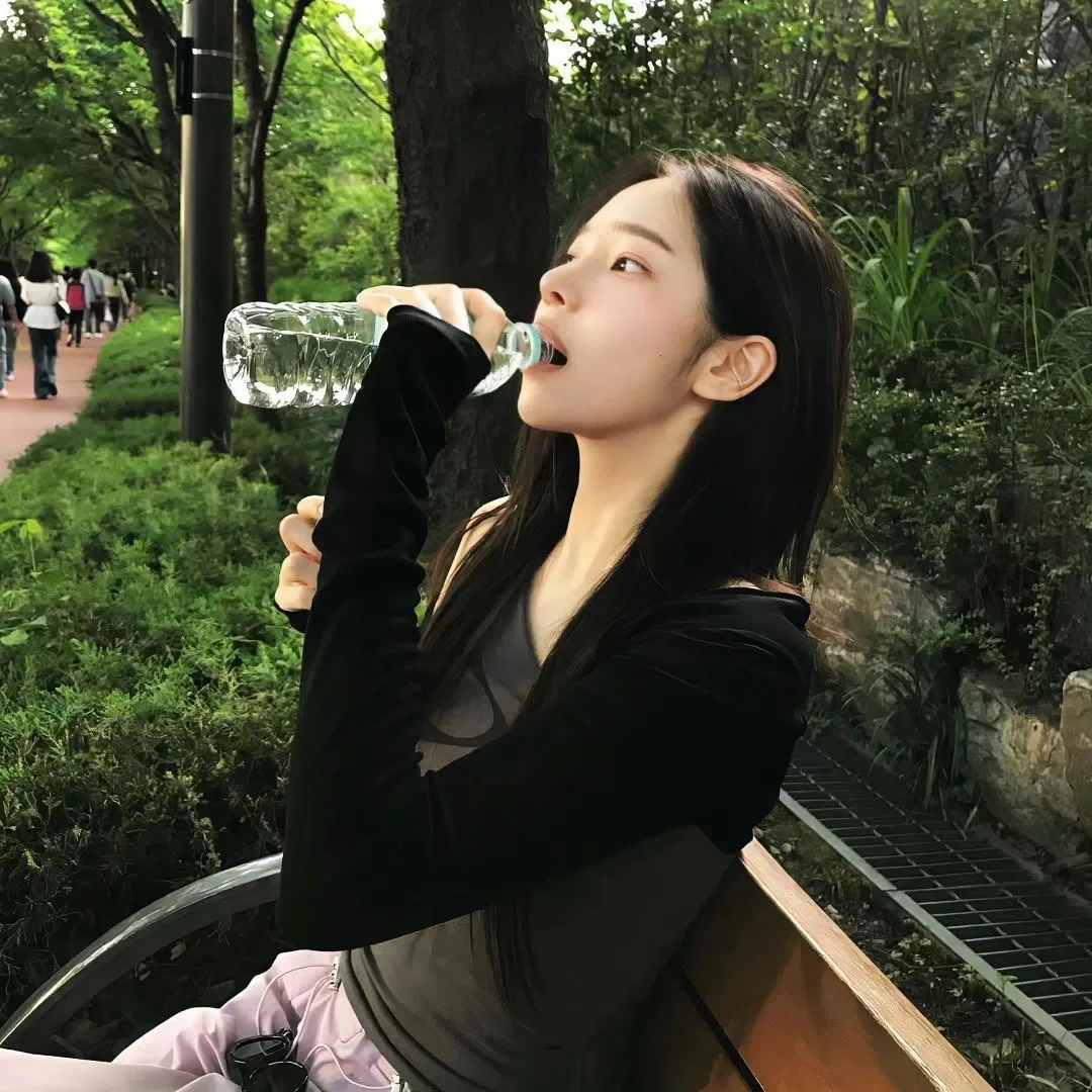 高知感超重的书卷气美女！ 📖