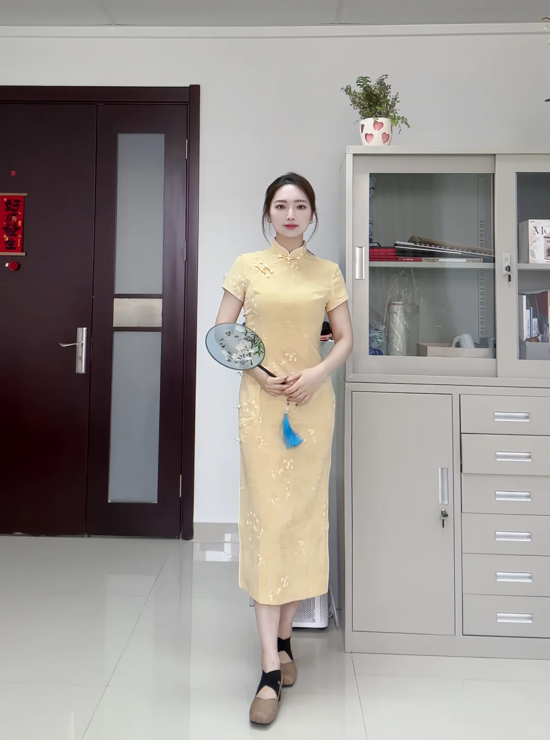 体制内穿搭｜方圆脸和旗袍太搭啦