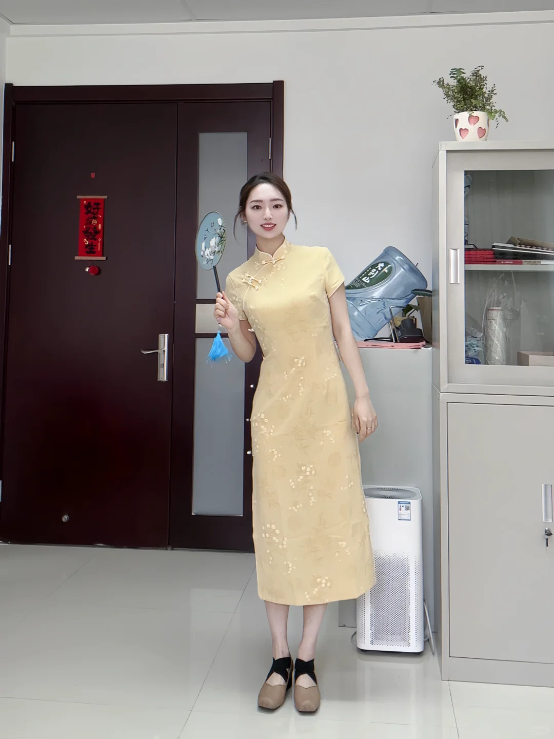 体制内穿搭｜方圆脸和旗袍太搭啦