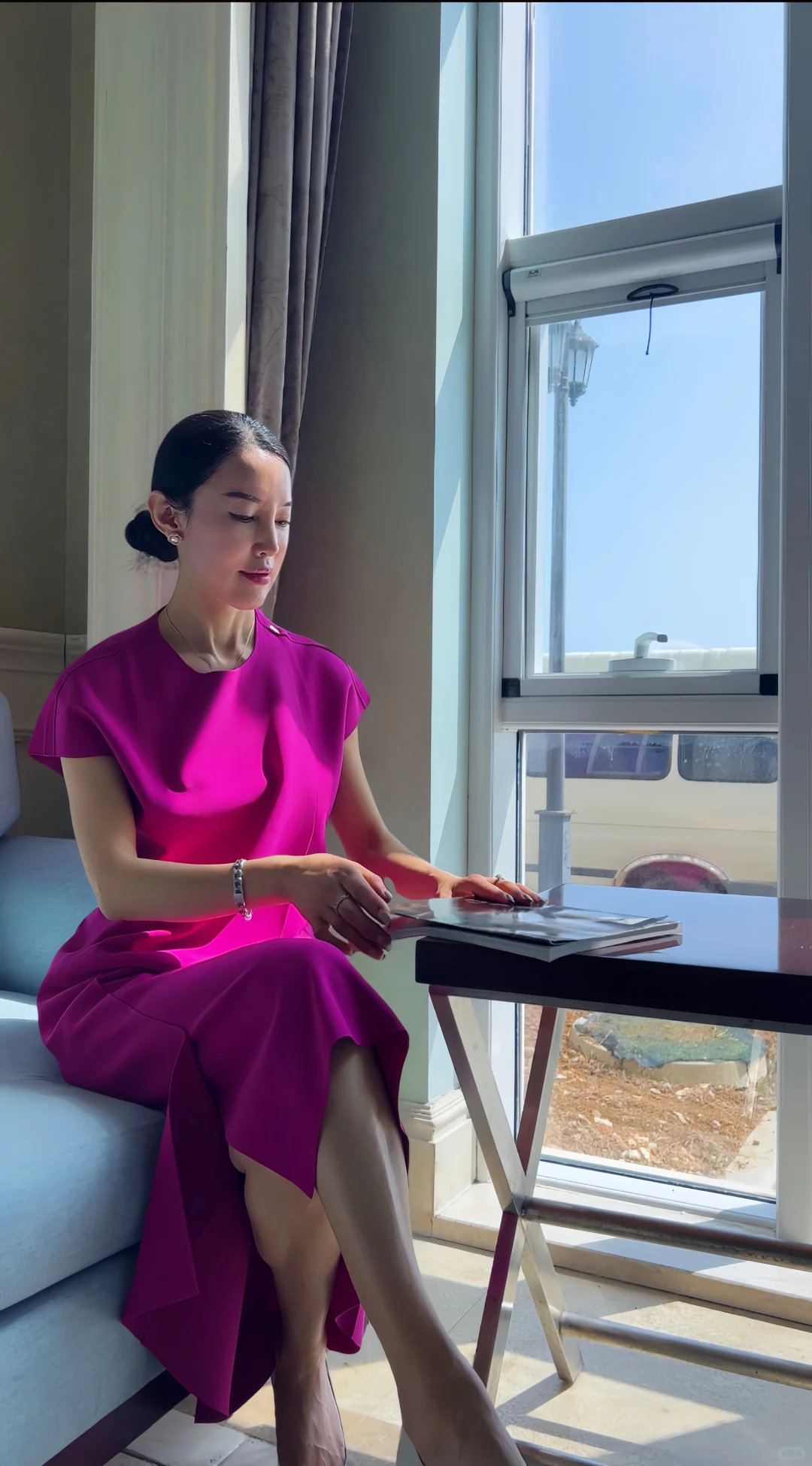 法式优雅战袍 | 玫红套装穿出高阶智性美