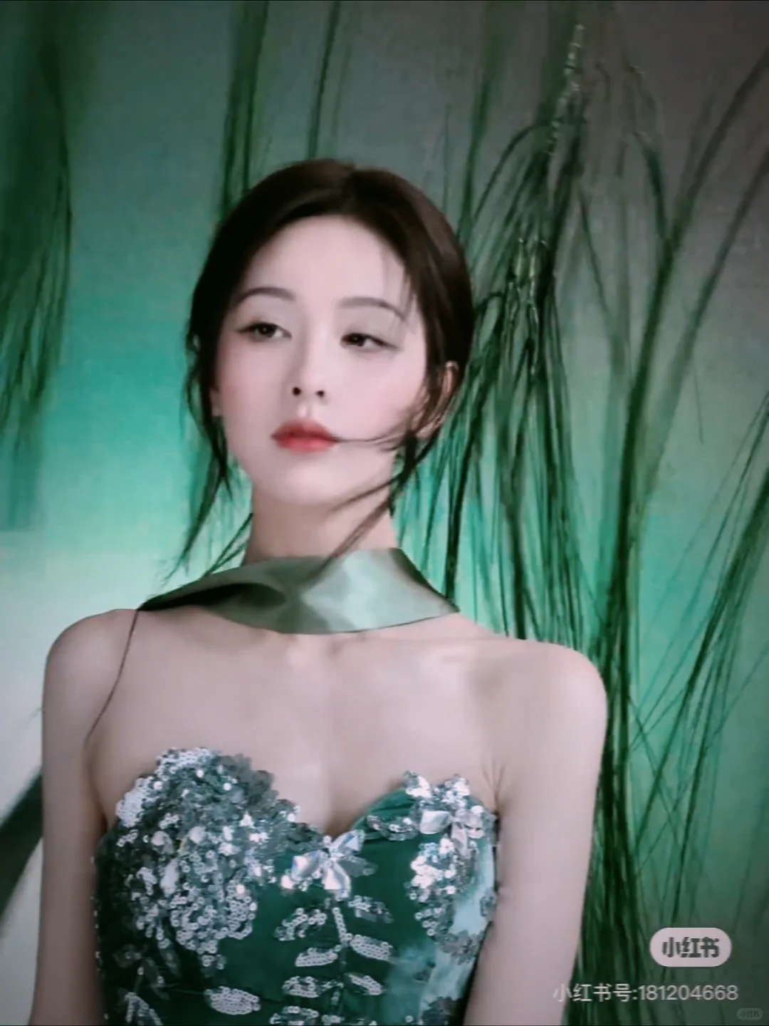 这！好魅惑的眼神好爱-陈都灵