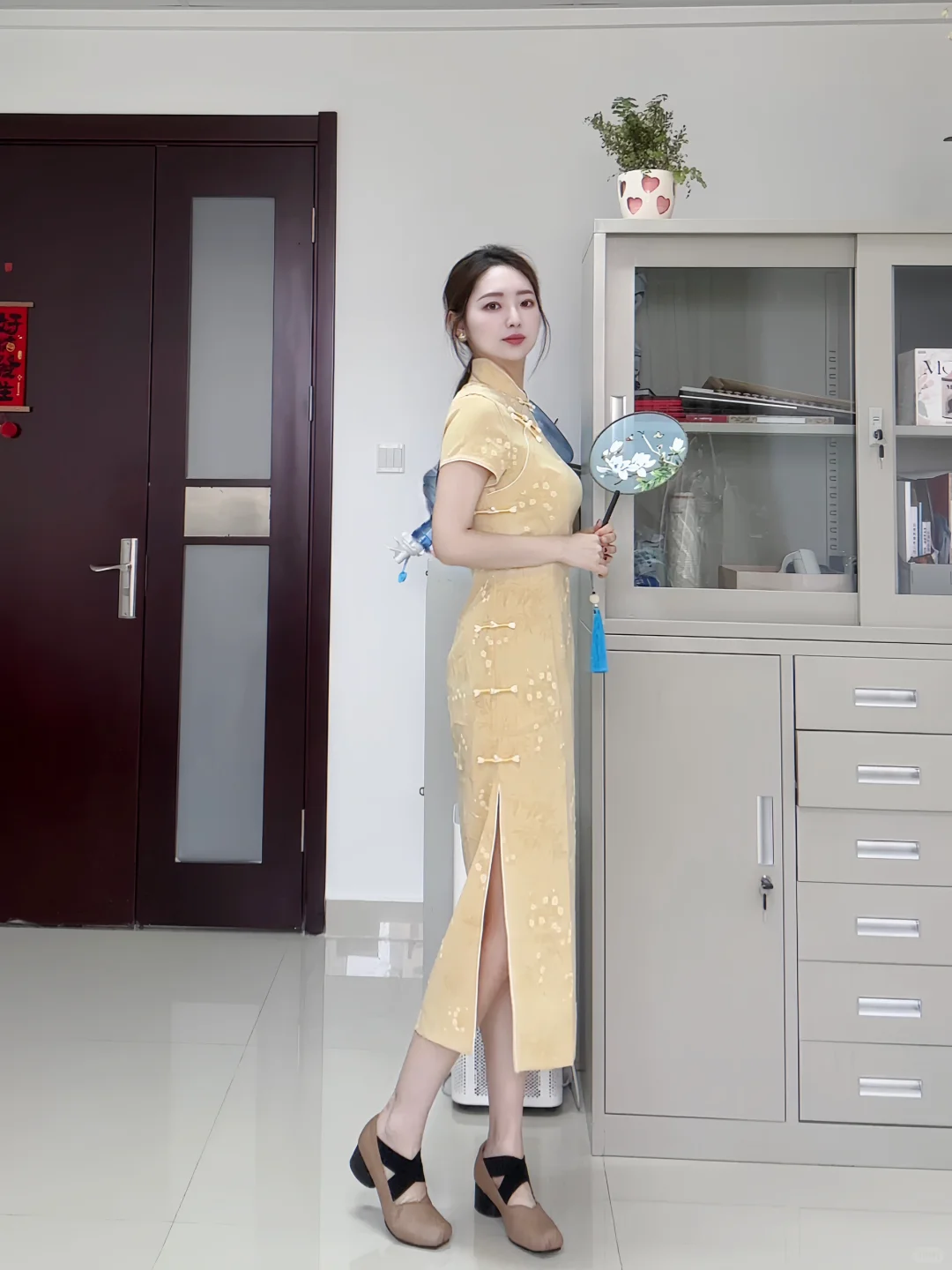 体制内穿搭｜方圆脸和旗袍太搭啦