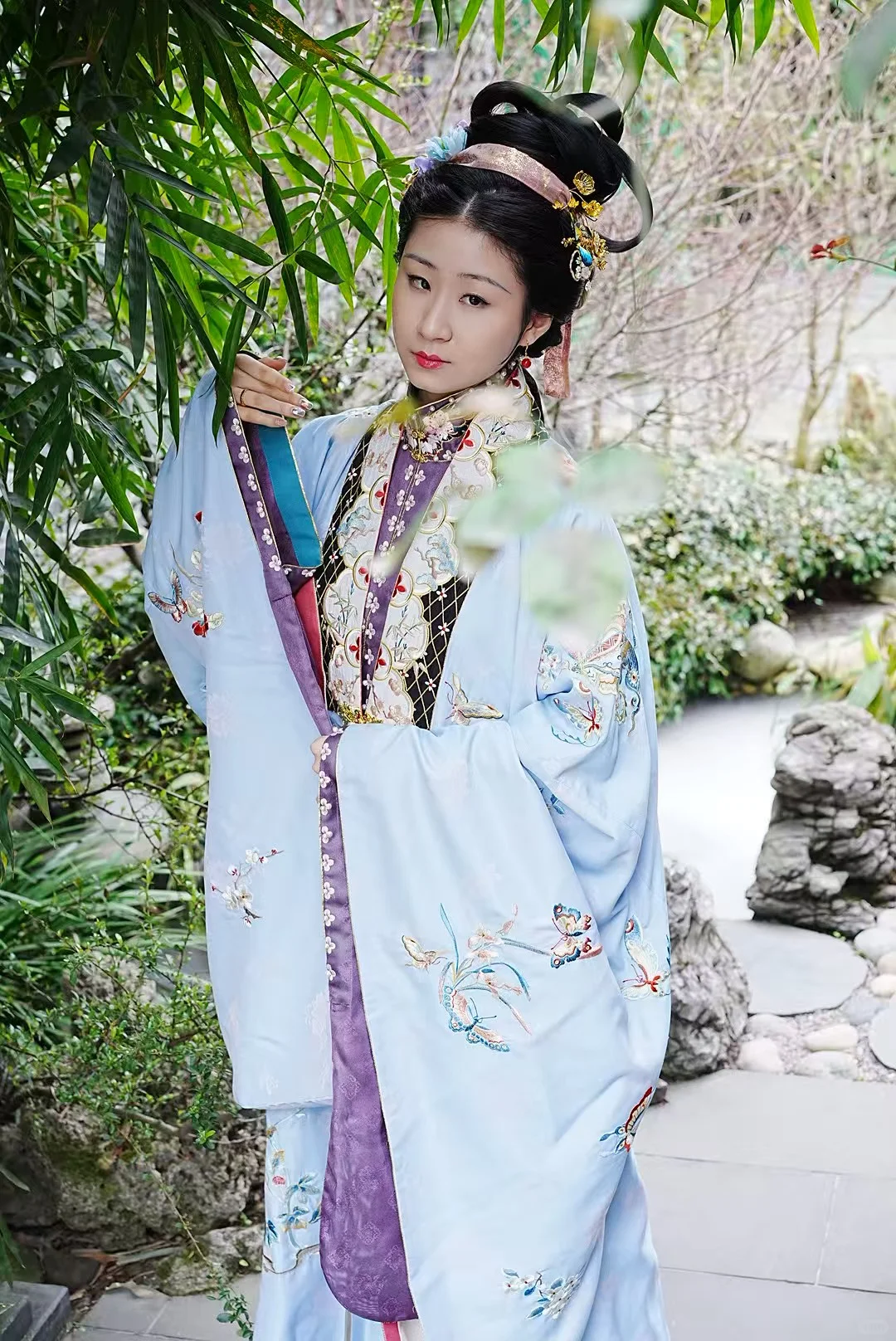 大明少女，行走的文化诗篇