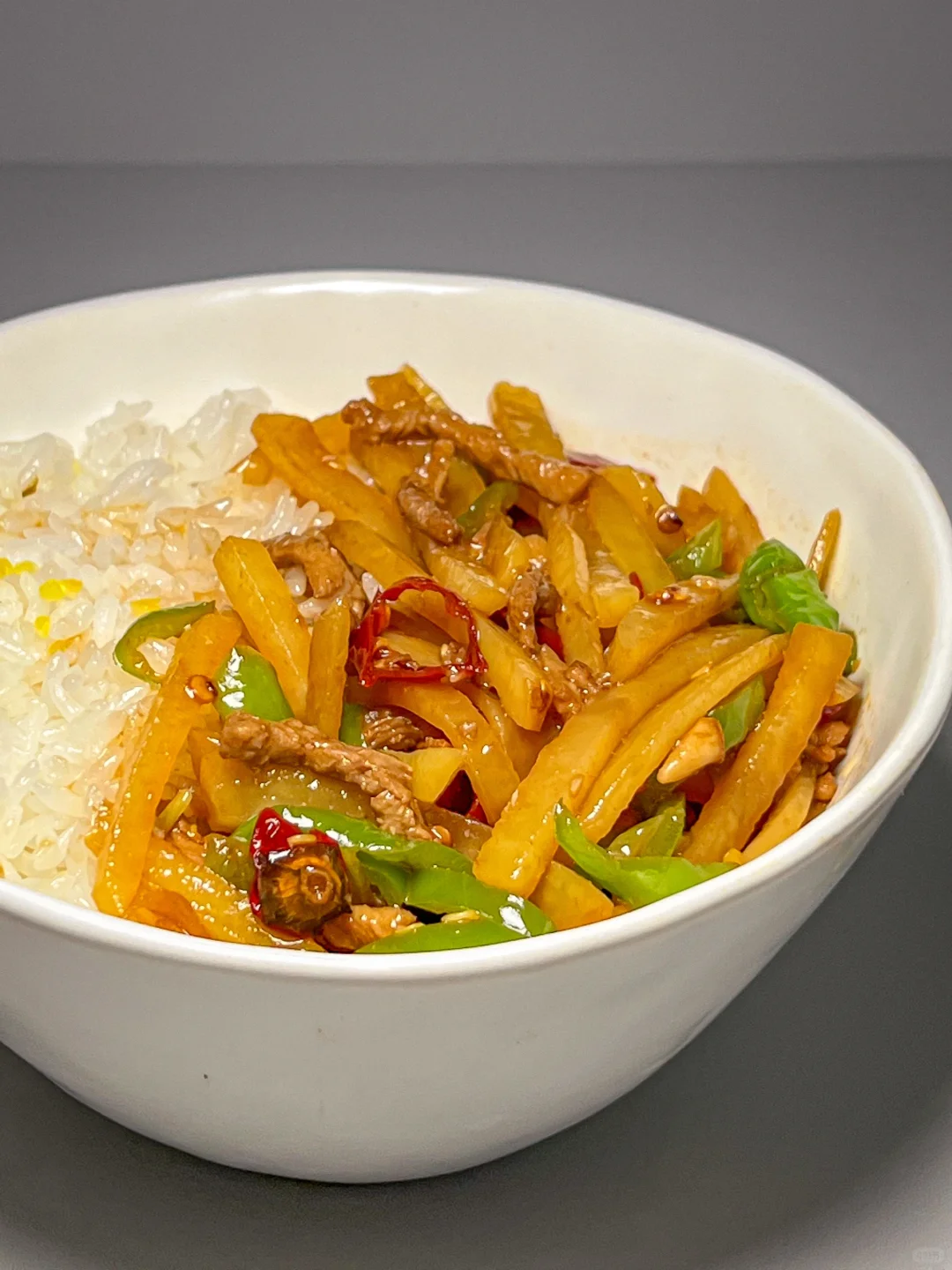·͜· ‘’这碗青椒土豆丝炒肉拌饭，嘎嘎香