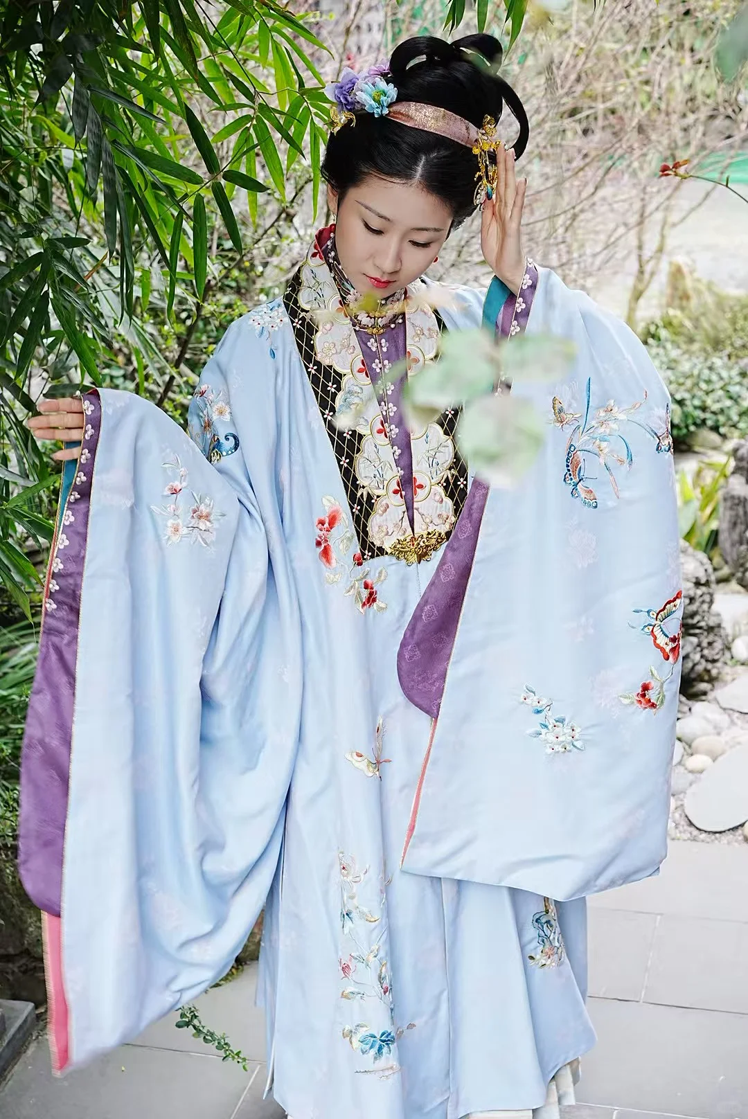 大明少女，行走的文化诗篇