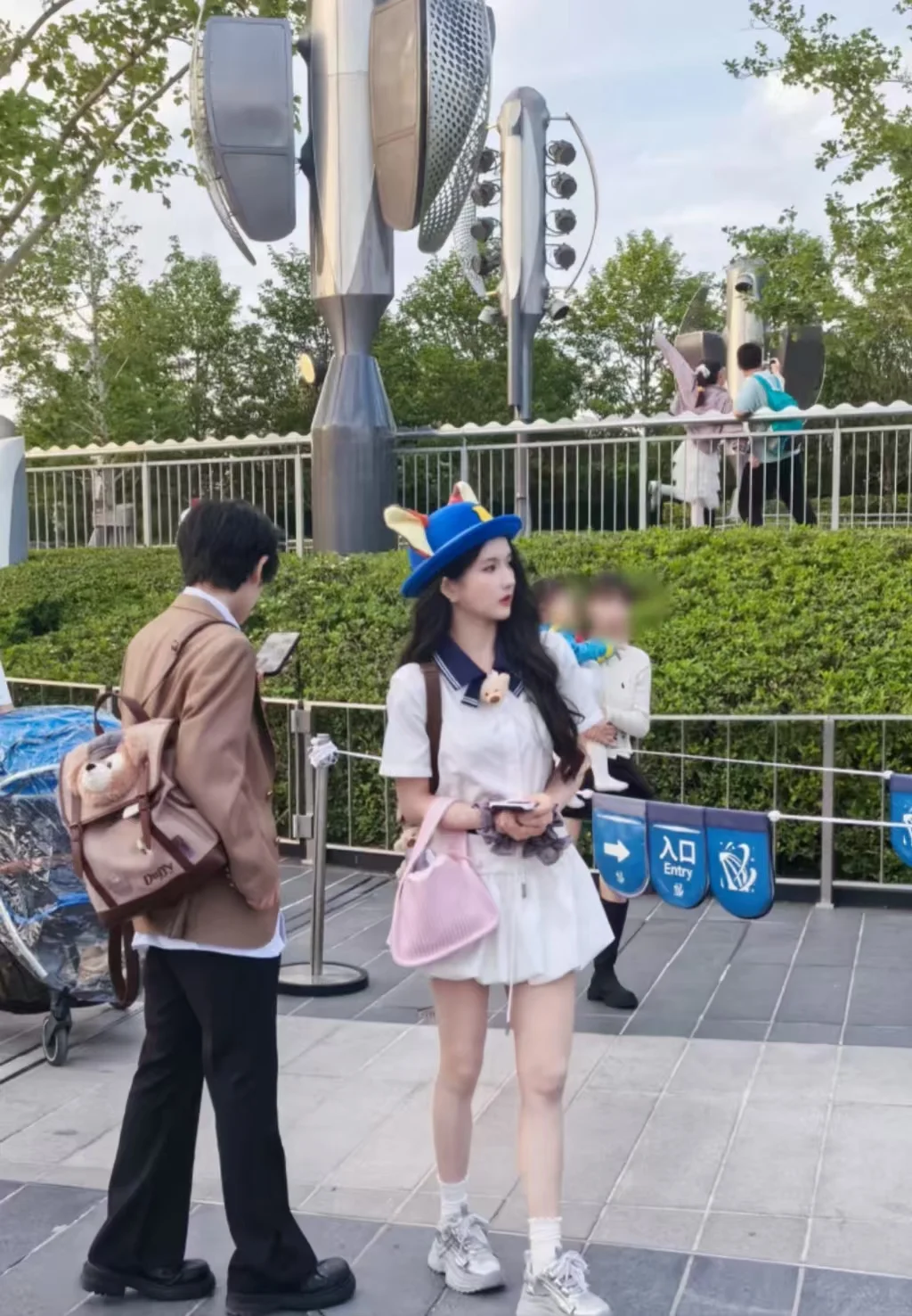 懂了...怪不得女明星要看生图。