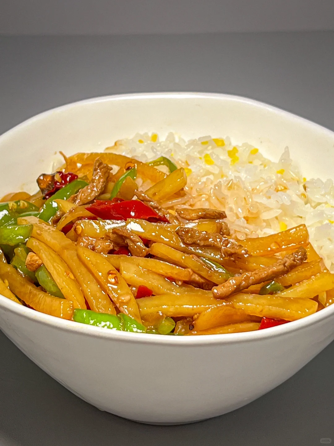 ·͜· ‘’这碗青椒土豆丝炒肉拌饭，嘎嘎香