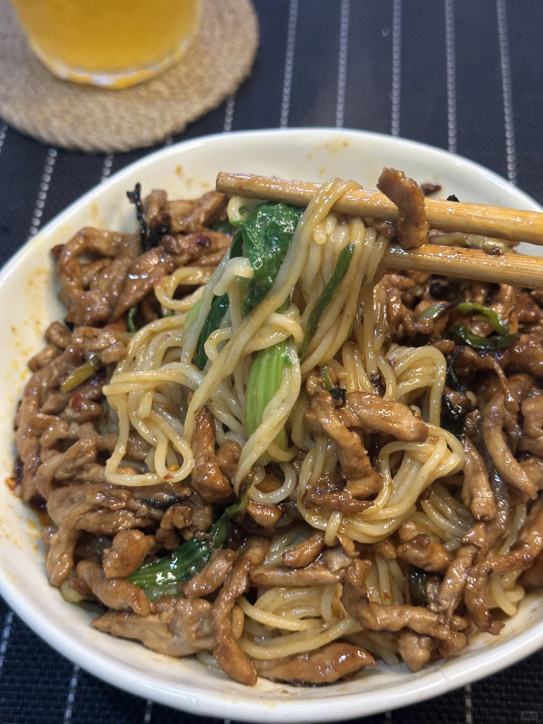 香香香香香香到犯规的葱香肉丝拌面🍜