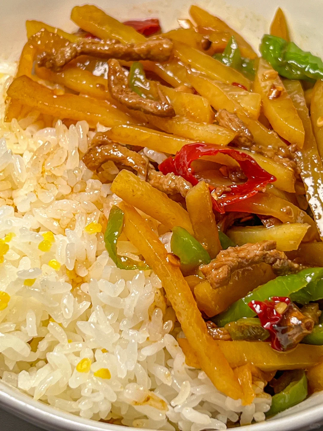 ·͜· ‘’这碗青椒土豆丝炒肉拌饭，嘎嘎香