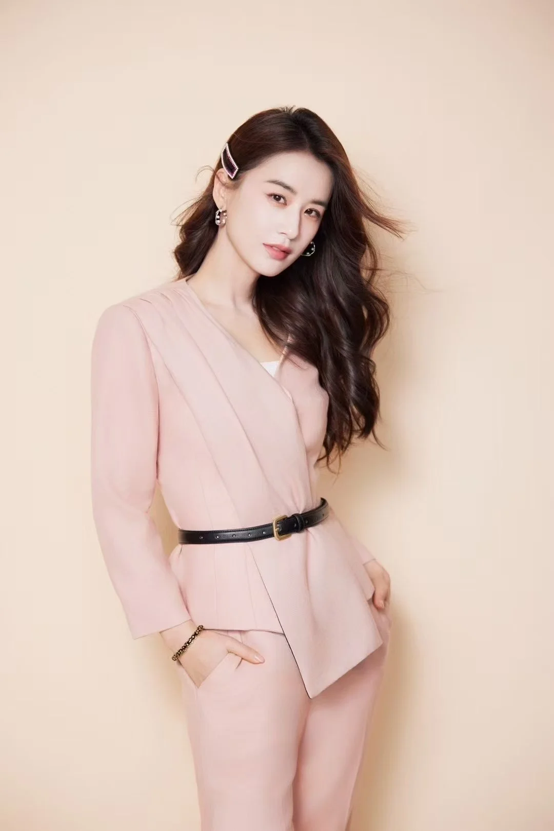 自信最美 黄圣依 女神穿搭 美出高级感