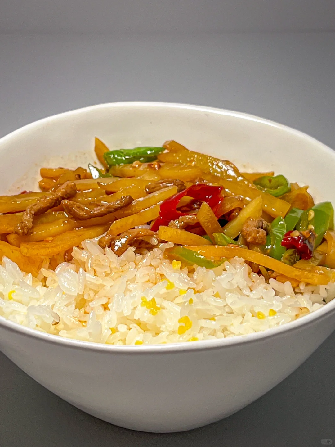 ·͜· ‘’这碗青椒土豆丝炒肉拌饭，嘎嘎香