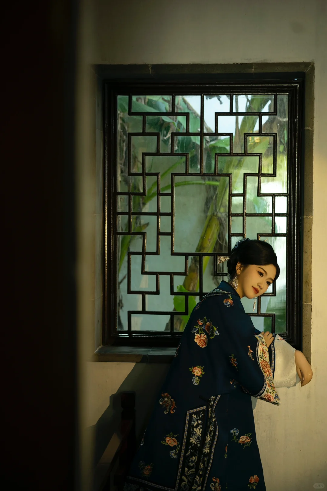 被朋友圈夸爆了的氛围感清汉女写真‼|苏州