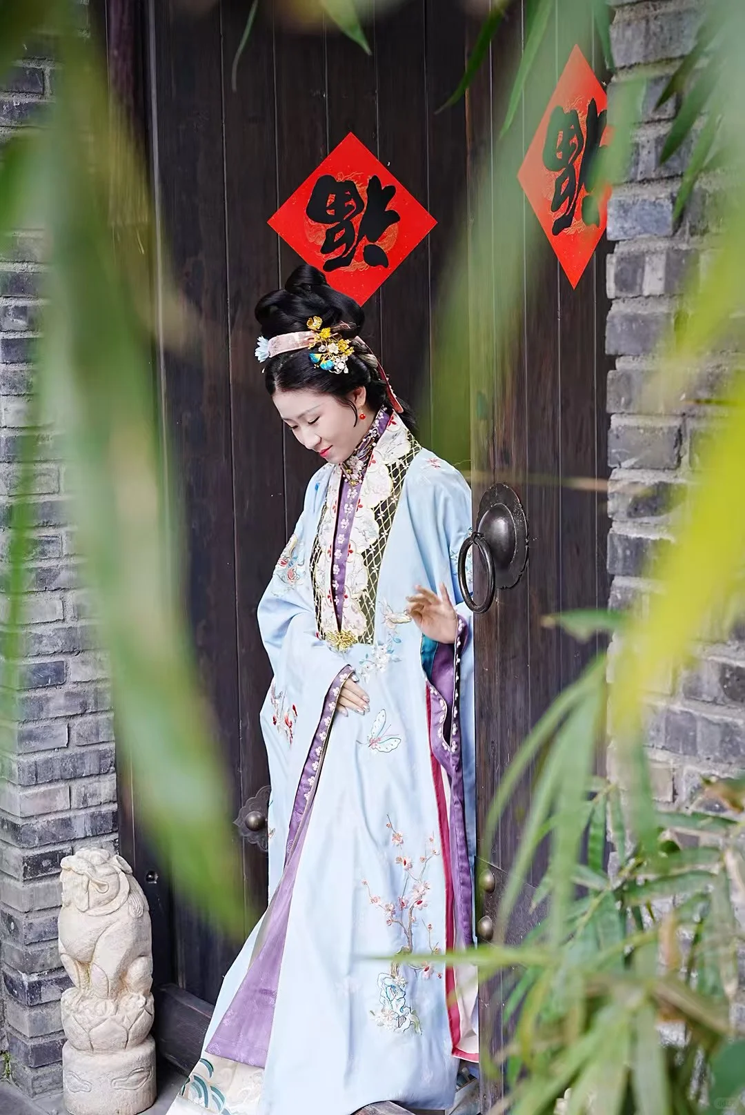 大明少女，行走的文化诗篇