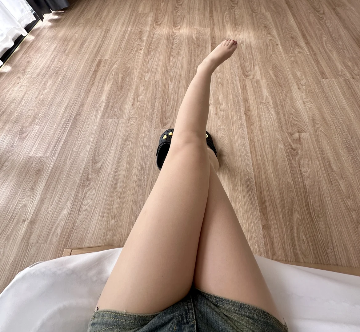 右滑看上腿效果