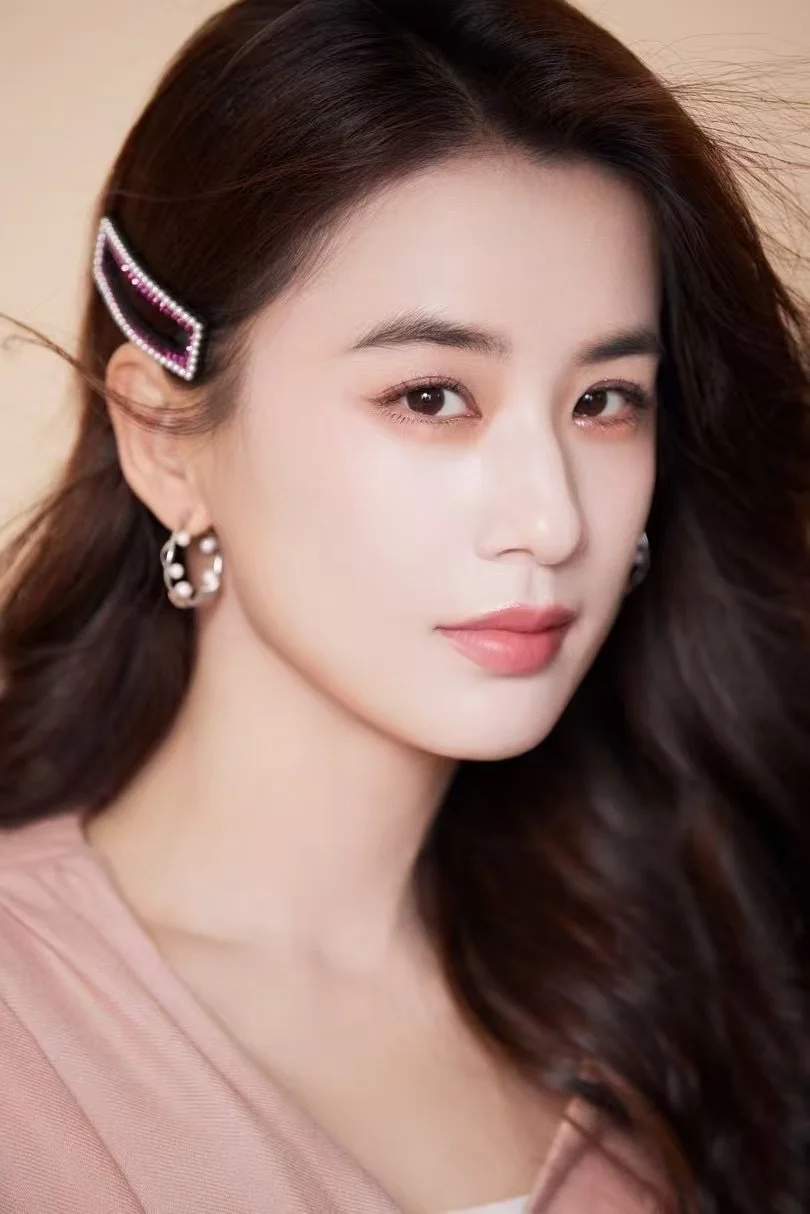 自信最美 黄圣依 女神穿搭 美出高级感