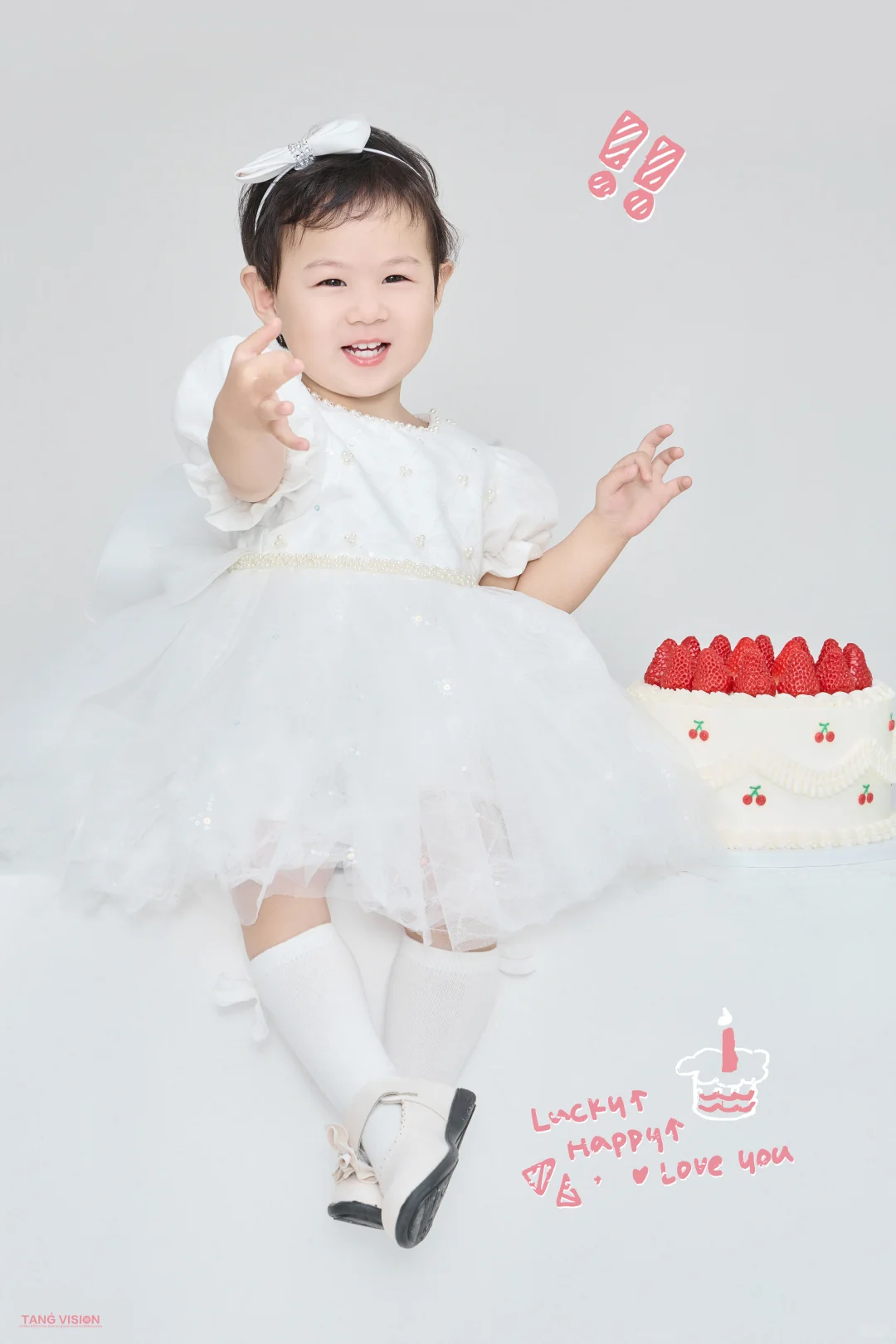 三岁女宝草莓甜心生日写真🎂👧