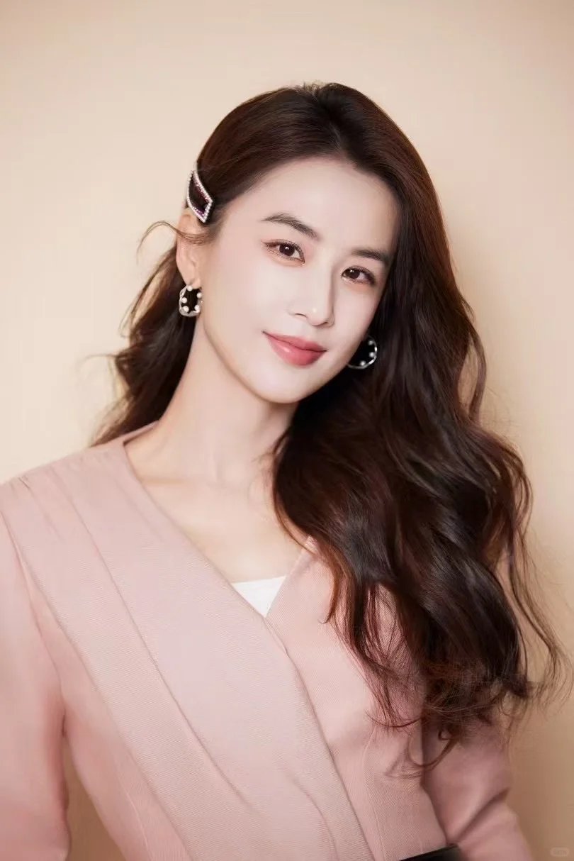 自信最美 黄圣依 女神穿搭 美出高级感