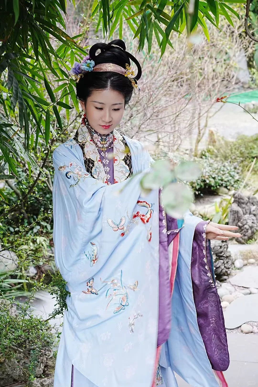 大明少女，行走的文化诗篇