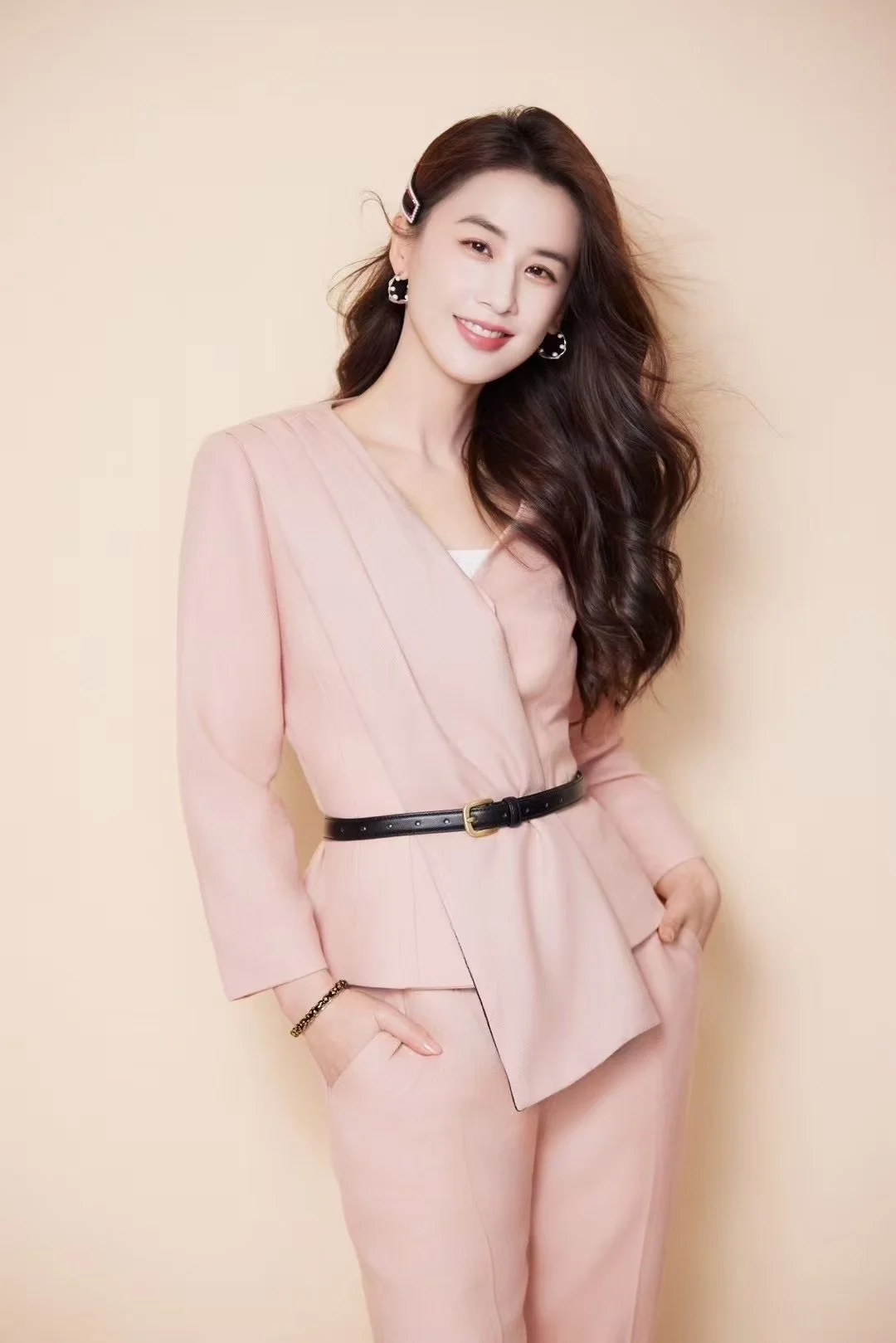 自信最美 黄圣依 女神穿搭 美出高级感