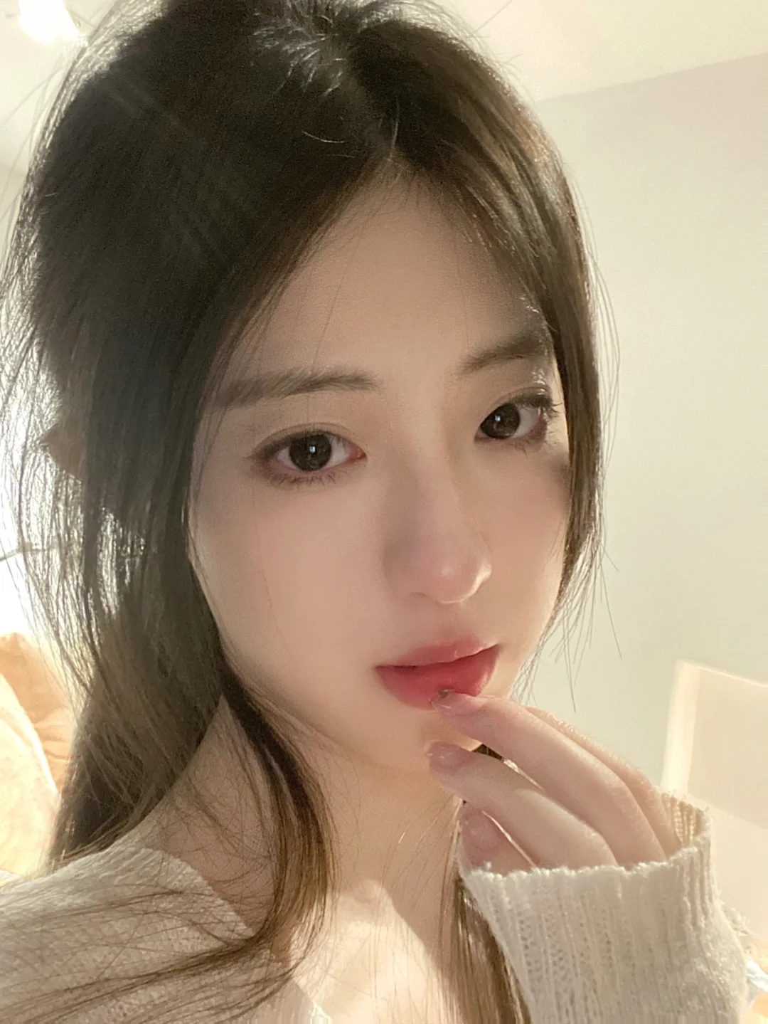 白色永远的爱清透感无眼影日常简单妆容