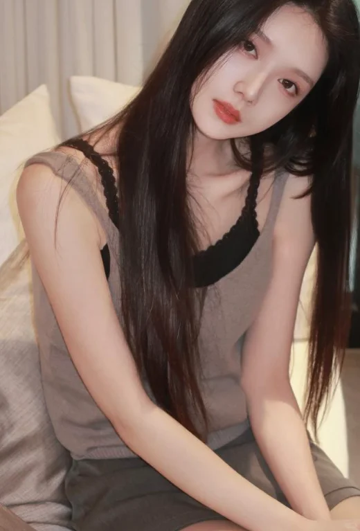清纯女大 冒个泡