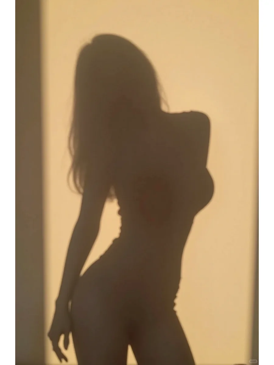 人体的曲线美是一种抽象的艺术美