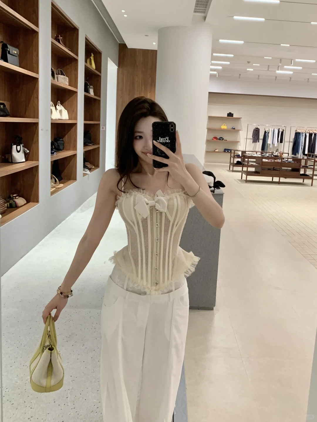 入了一件巨美鱼骨胸衣