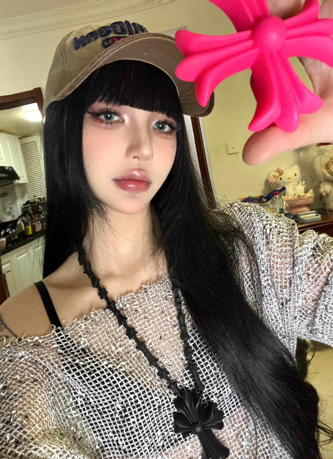 十字架与美女