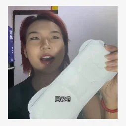 这个打了唇钉酷酷的肌肉女叫什么来着
