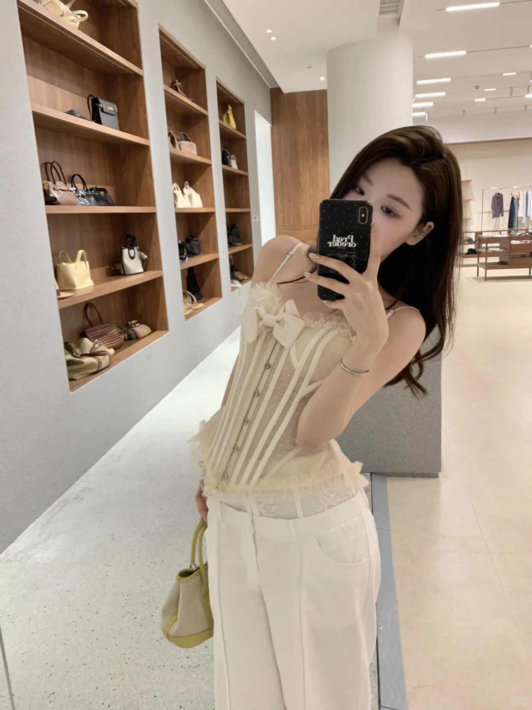 入了一件巨美鱼骨胸衣