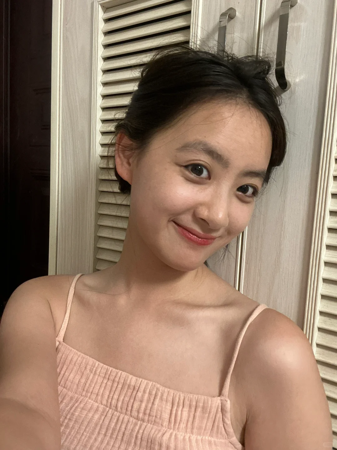 来来来！请大家看天生丽质大美女
