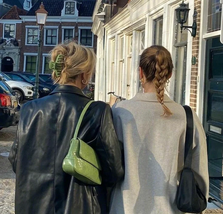 巴黎的女人连发型都是优雅的