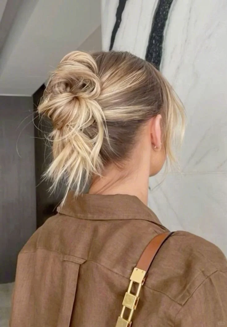 巴黎的女人连发型都是优雅的