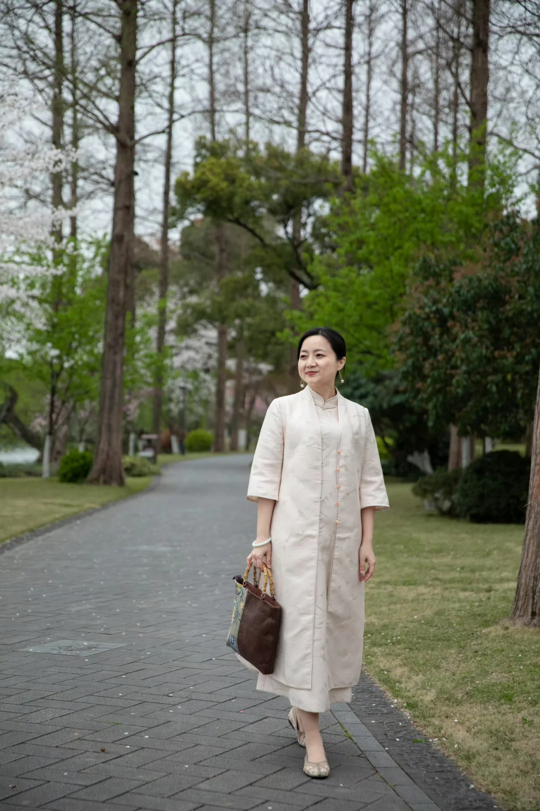 穿搭︱50岁以后感觉穿旗袍比年轻时更有味道