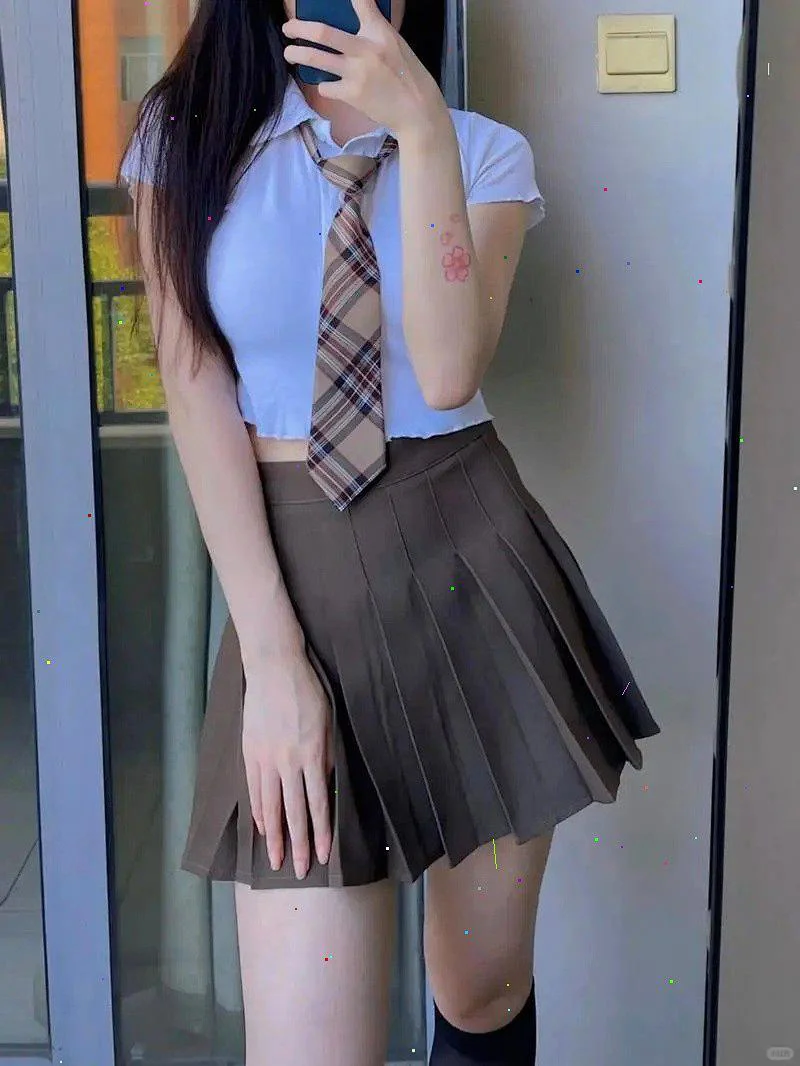 JK黑丝女神超迷人 谁能不迷糊😎