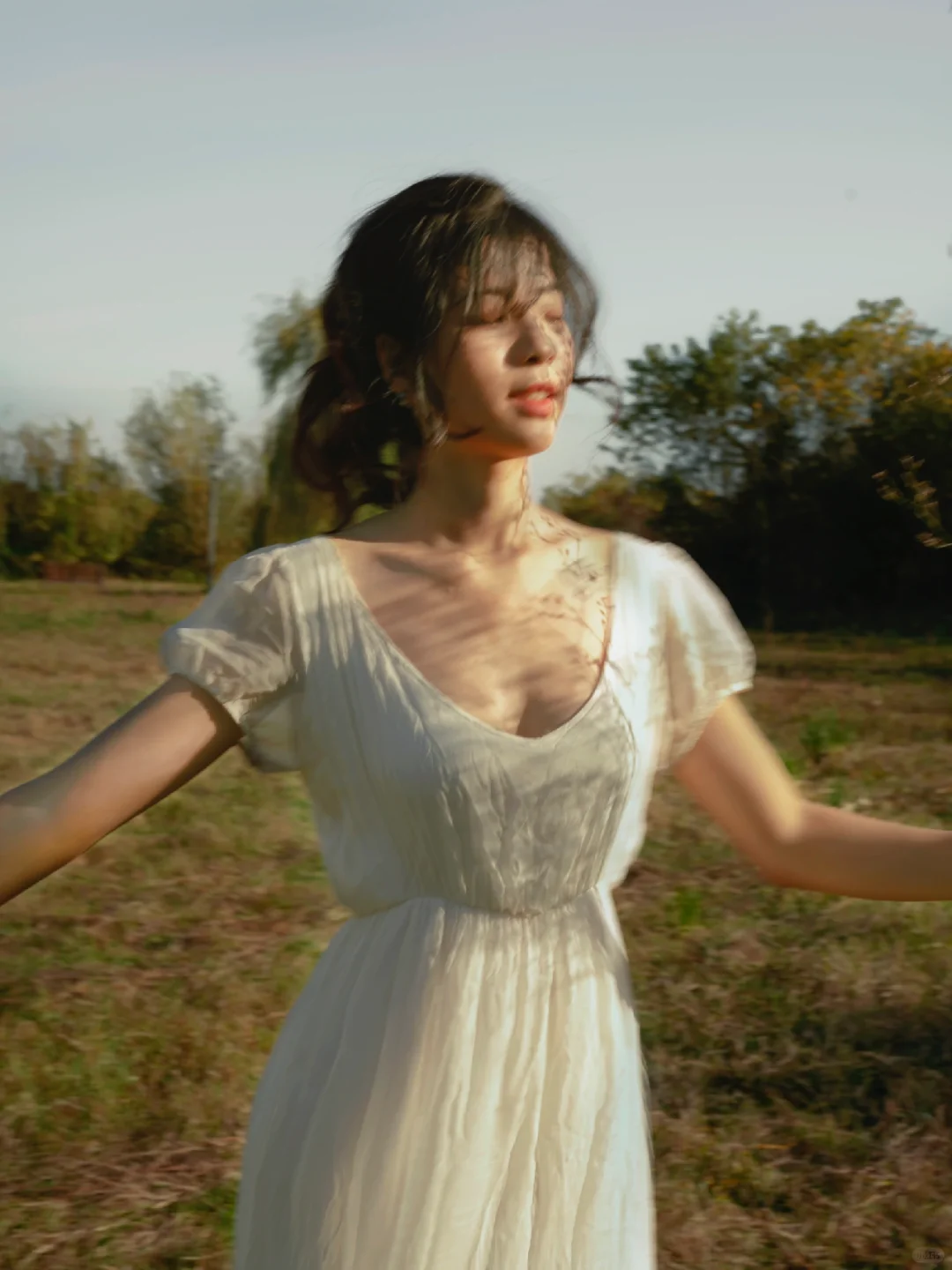 我把油画里的美人扒拉下来了