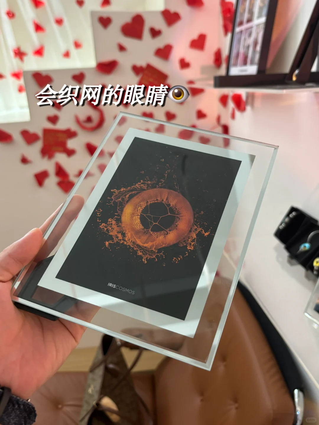 太震撼了！在眼睛里织网？