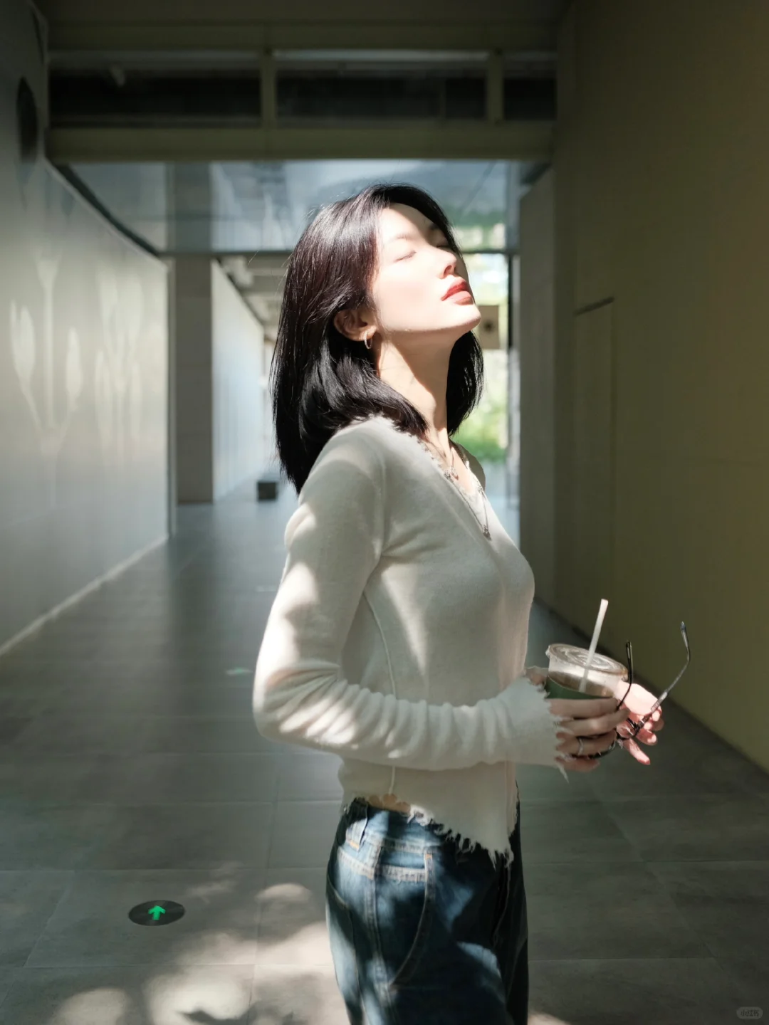 朋友说我有种老公不在身边的美