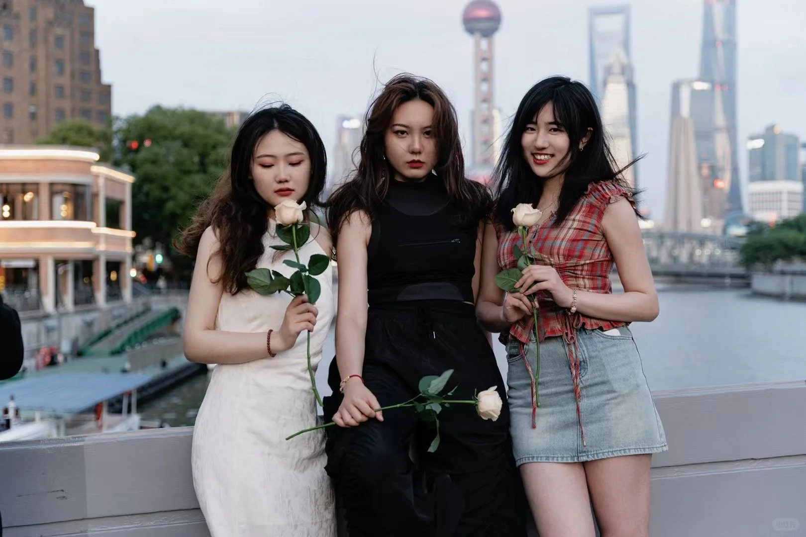 她叫女孩，叫女人，叫妇女，也叫自己
