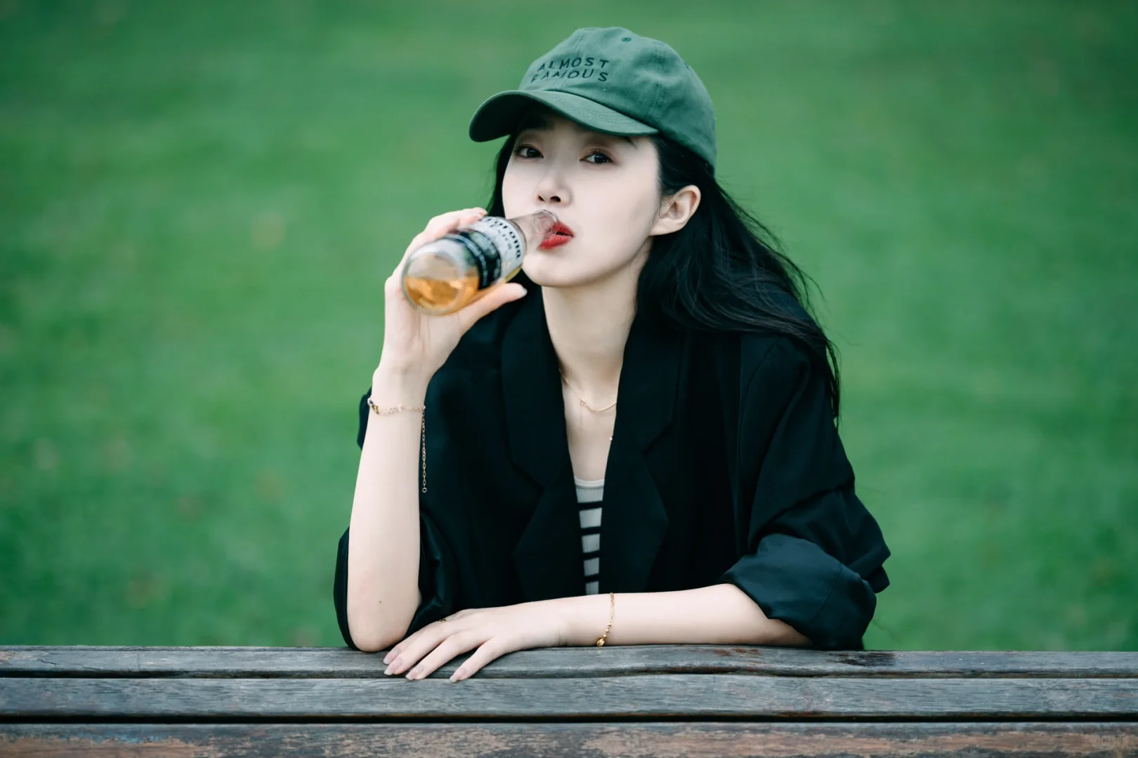 夏天去公园可以试试这样来拍｜拍照姿势分享